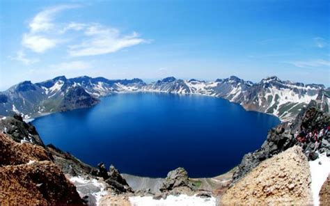 ¡Viaje a la Montaña Baekdu: Explorando la Naturaleza y el Espíritu Coreano!